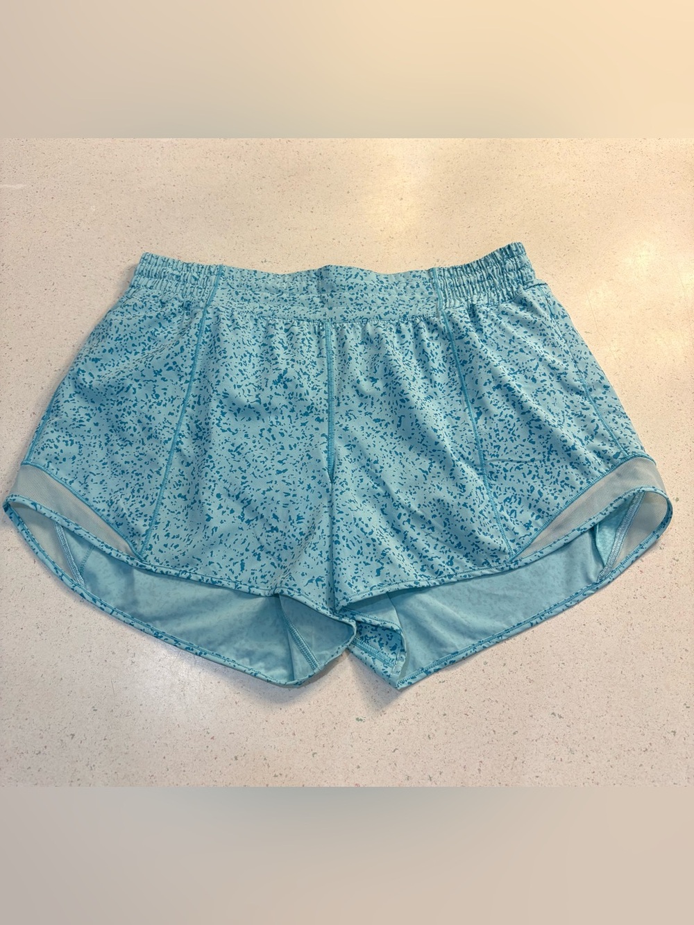 EUC Lululemon Seawheeze HR Hotty Hot shorts - size 12 - 4” inseam - blue speckle